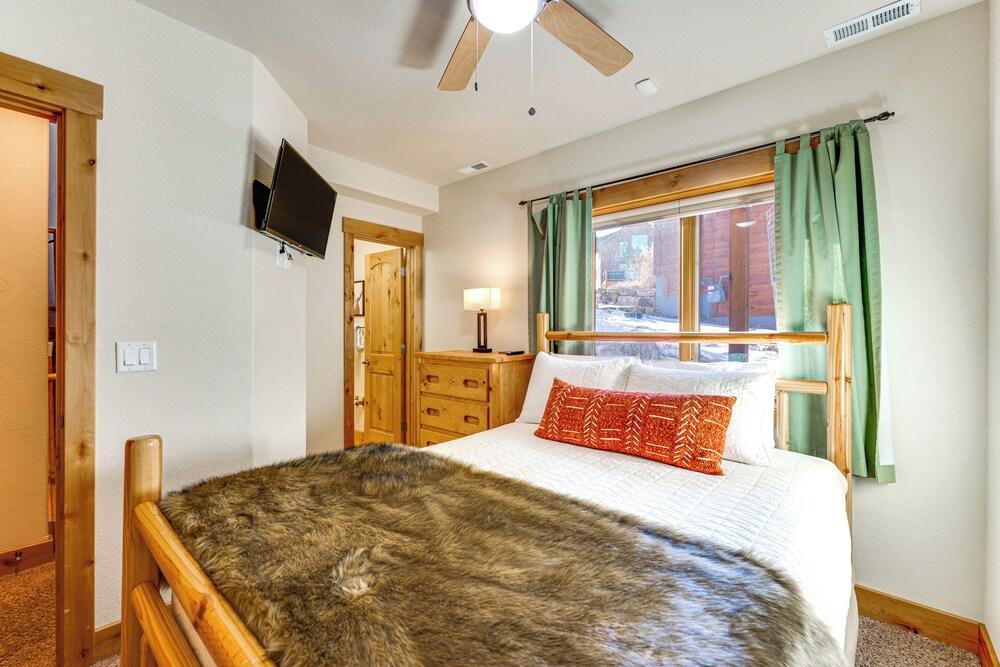Updated & Spacious Lodge in Heart of Estes Park!