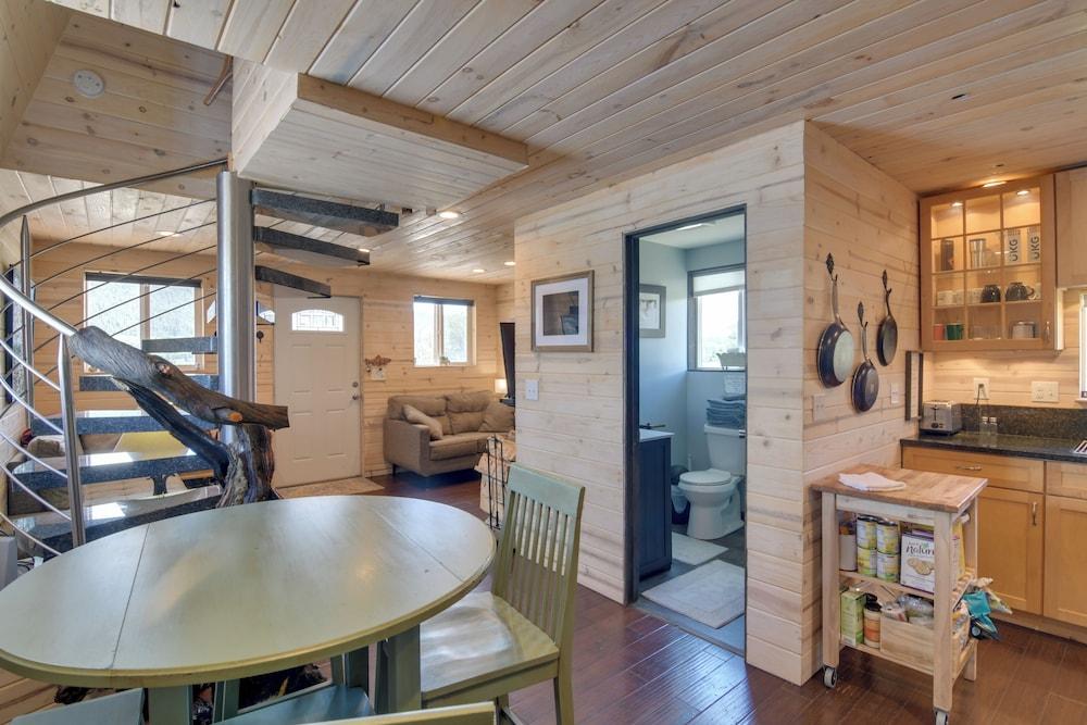 Secluded Jefferson Cabin w/ Deck + Mountain Views!