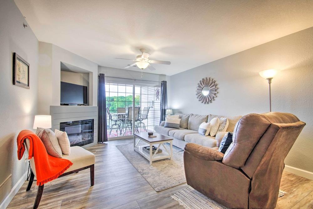 Screened Balcony w/ Views: Sleek Lake Ozark Gem!