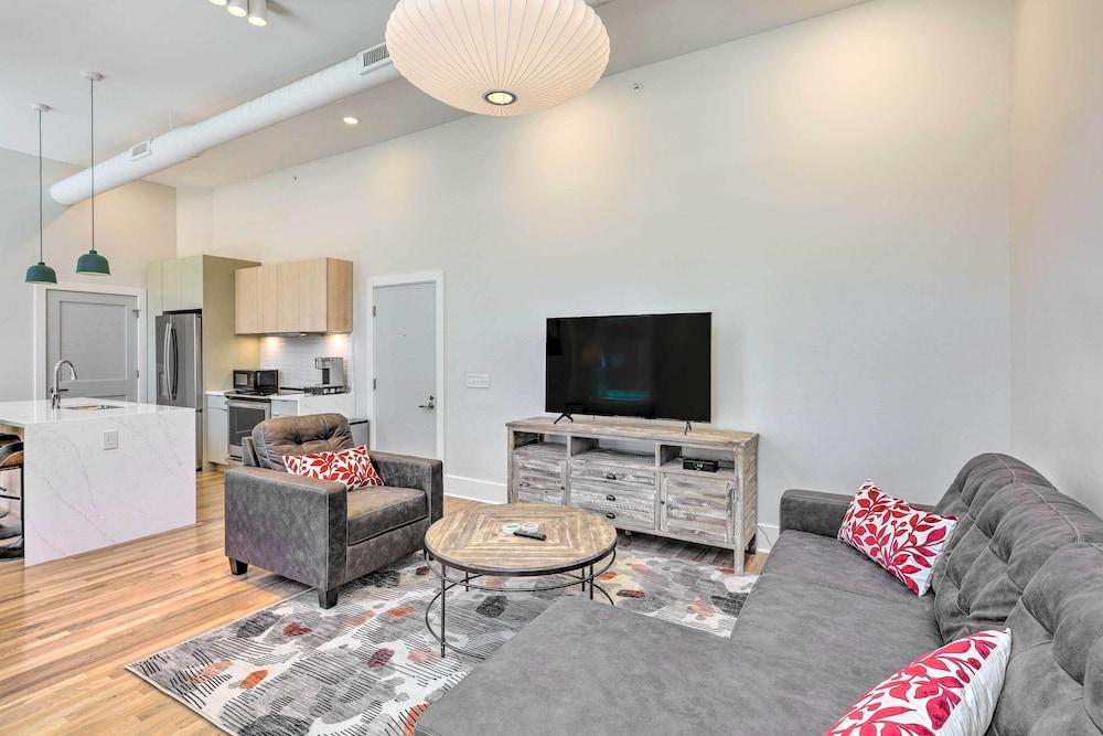 Contemporary Cincinnati Condo - Pets Allowed!