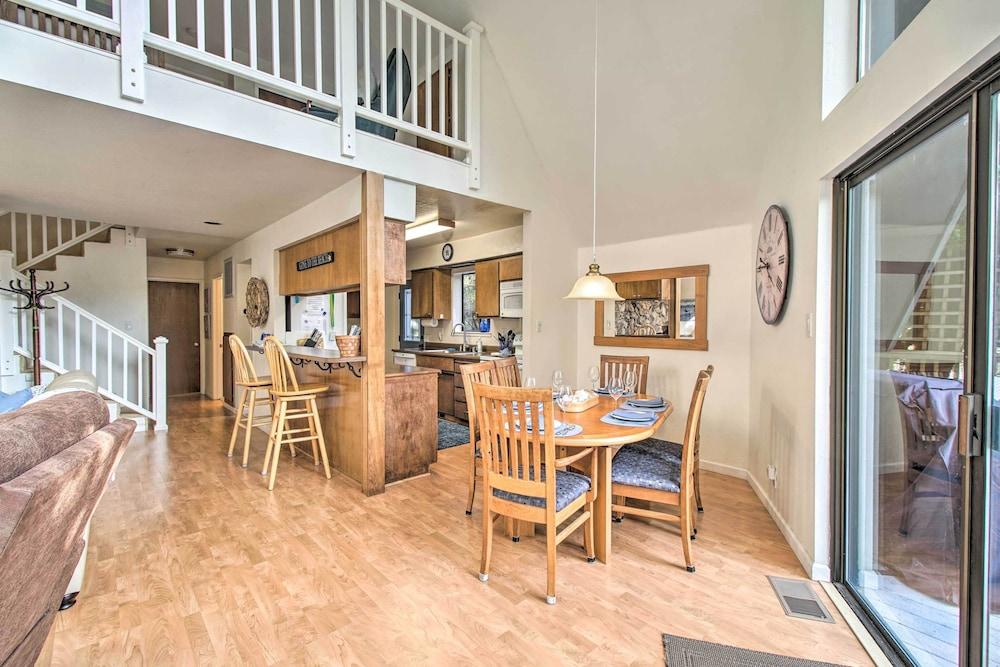 Spacious Redwood Retreat w/ Hidden Hot Tub