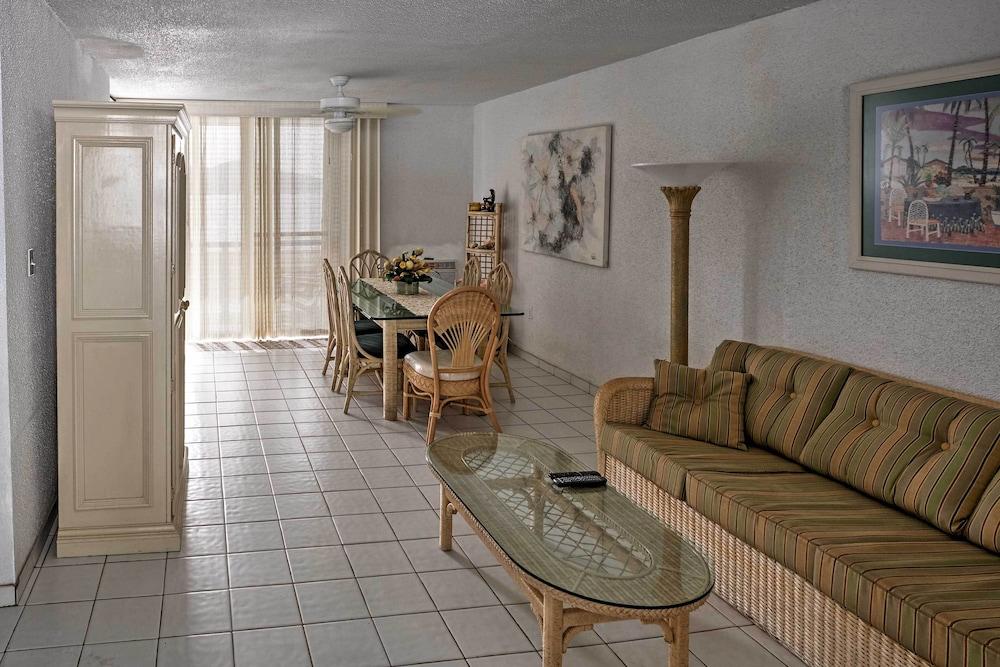 Bolongo Bay Oceanfront Condo w/ Community Pool!