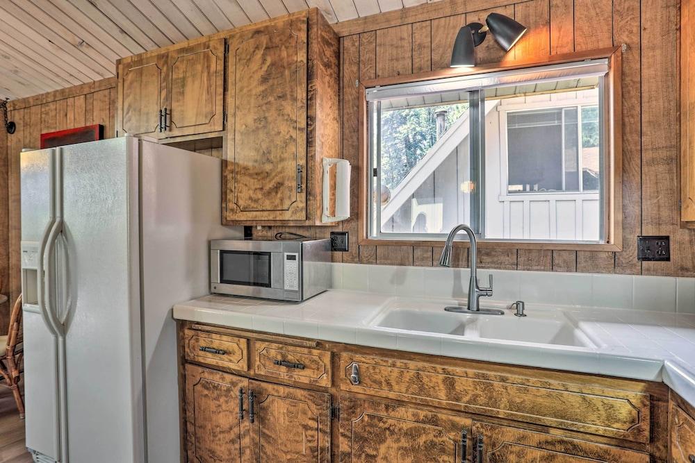 Lake Arrowhead Cabin w/ Mid-century Charm!