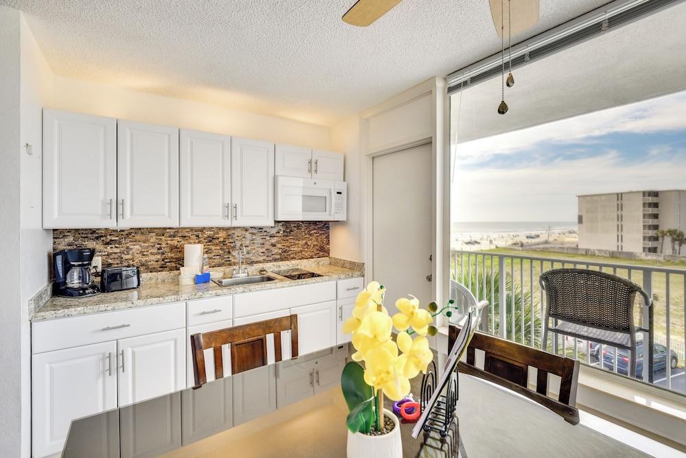 Daytona Beach Condo w/ Ocean-view Balcony!