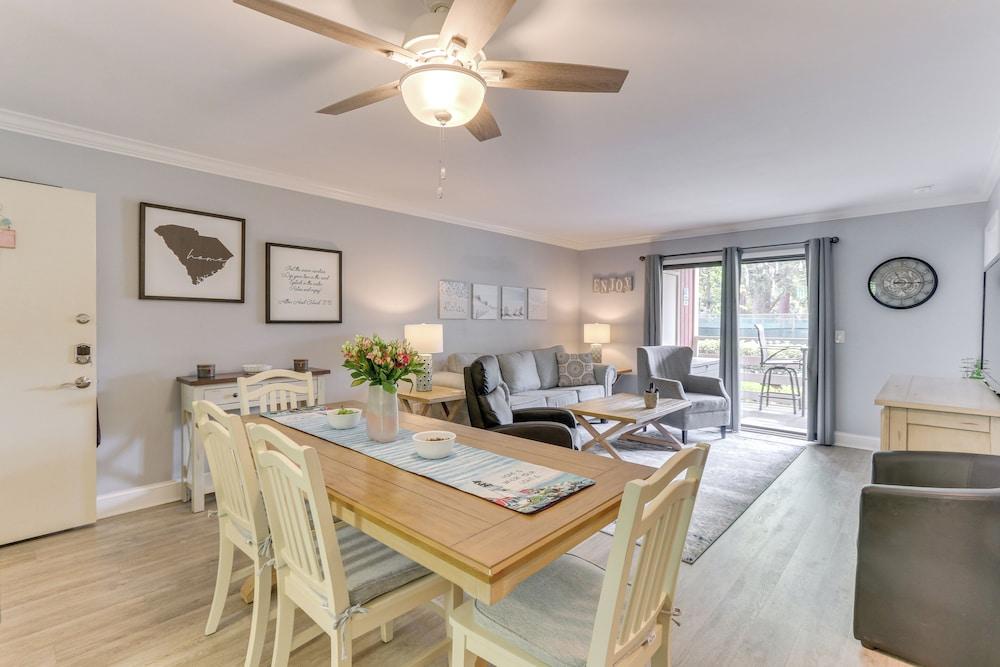 Balcony, Beach & Pool Access: Hilton Head Condo!