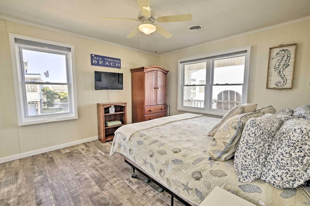 Coastal Home: Walk to Holden Beach!