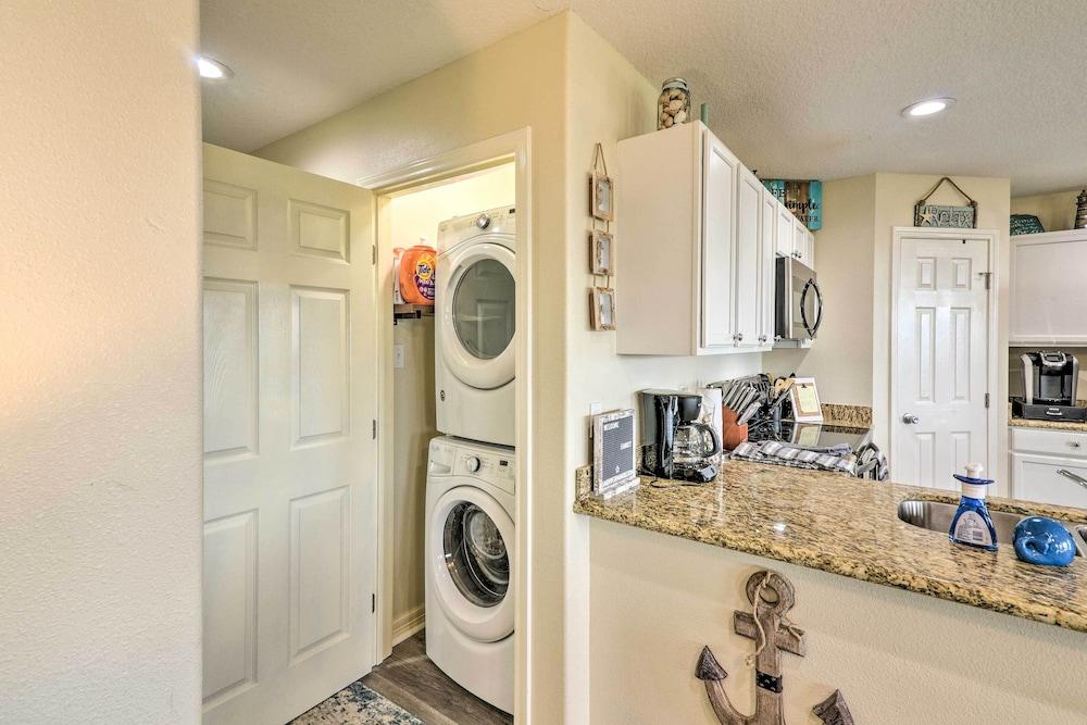 Private Beach Access: Coastal Freeport Home!