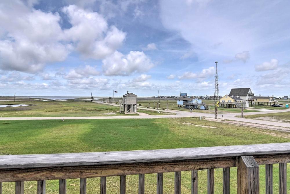 Private Beach Access: Coastal Freeport Home!