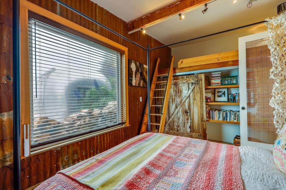 Waterfront Cottage on Tomales Bay w/ Dock & Views