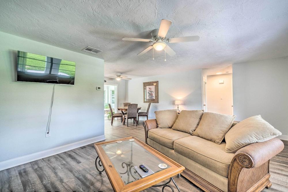 Contemporary Gem w/ Sun Room in Beverly Hills!