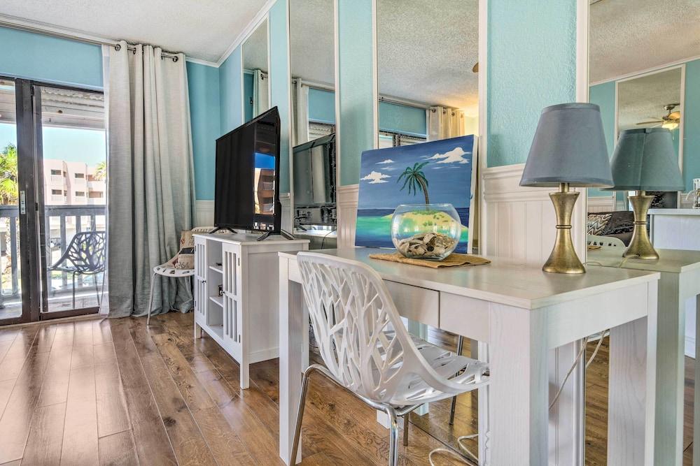 Beachside Corpus Christi Condo w/ Amenities!