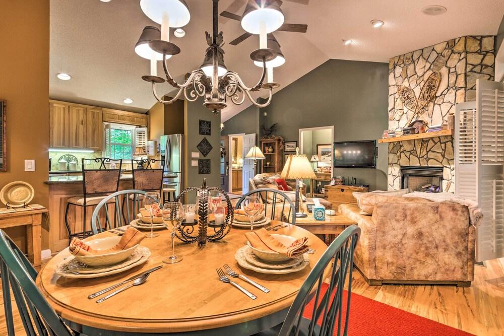 Screened Porch + 3 Decks: Beech Mountain Cabin