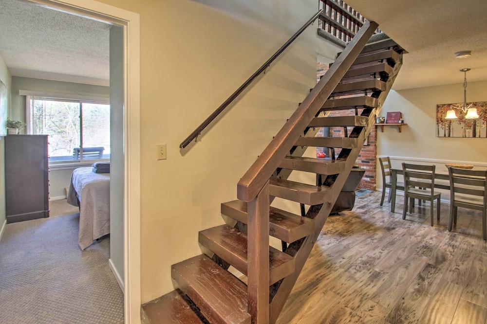 Cozy Bartlett Condo: 1 Mi to Attitash Ski Resort!