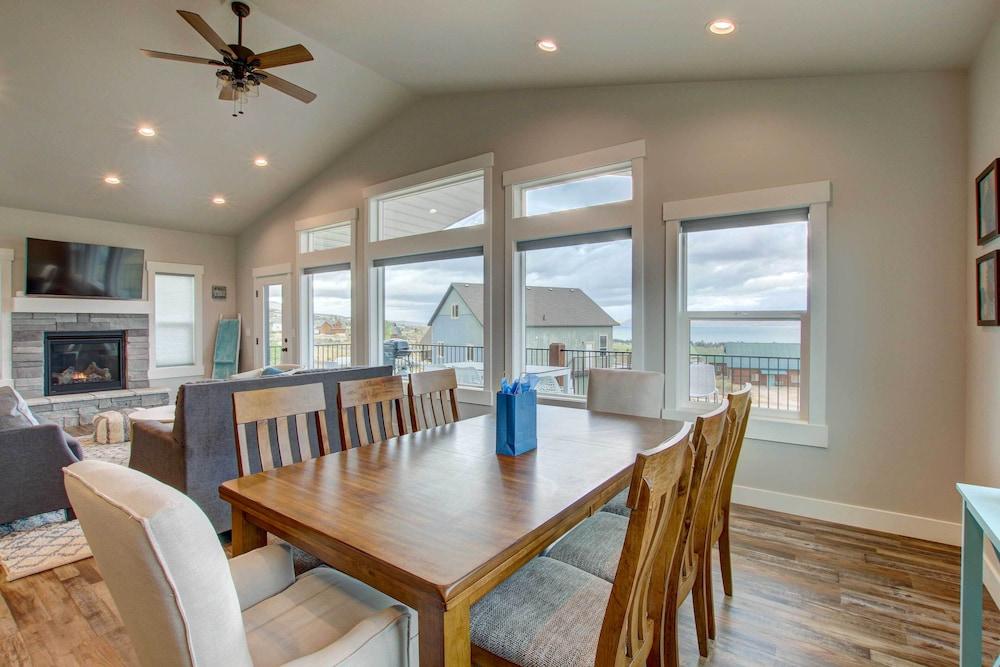 Lake-view Escape w/ Private Beach Resort Access!