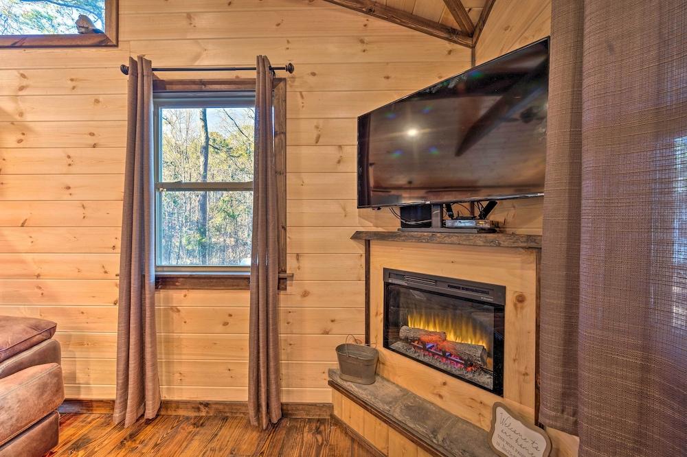 Updated Cabin w/ Fire Pit: 2 Mi to UTV & Hike