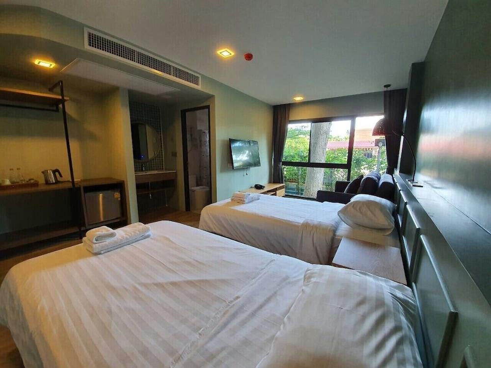 Eco Cozy Beachfront Resort Chaam