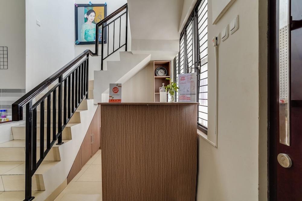 OYO Life 90211 I-sidji Inn