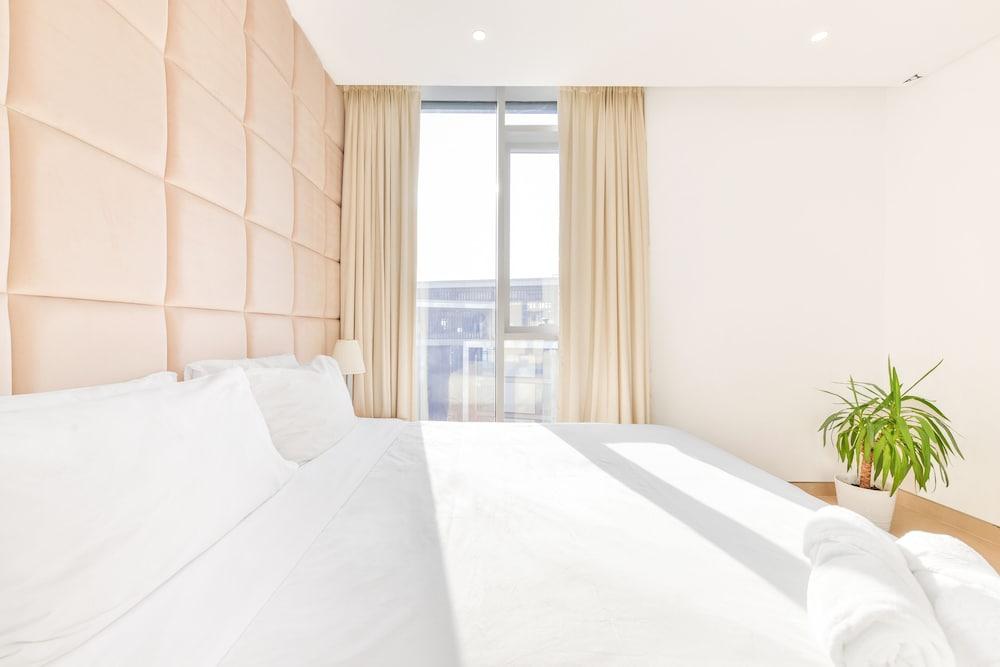 Luxury 2BR - Awesome Views - Ain Dubai