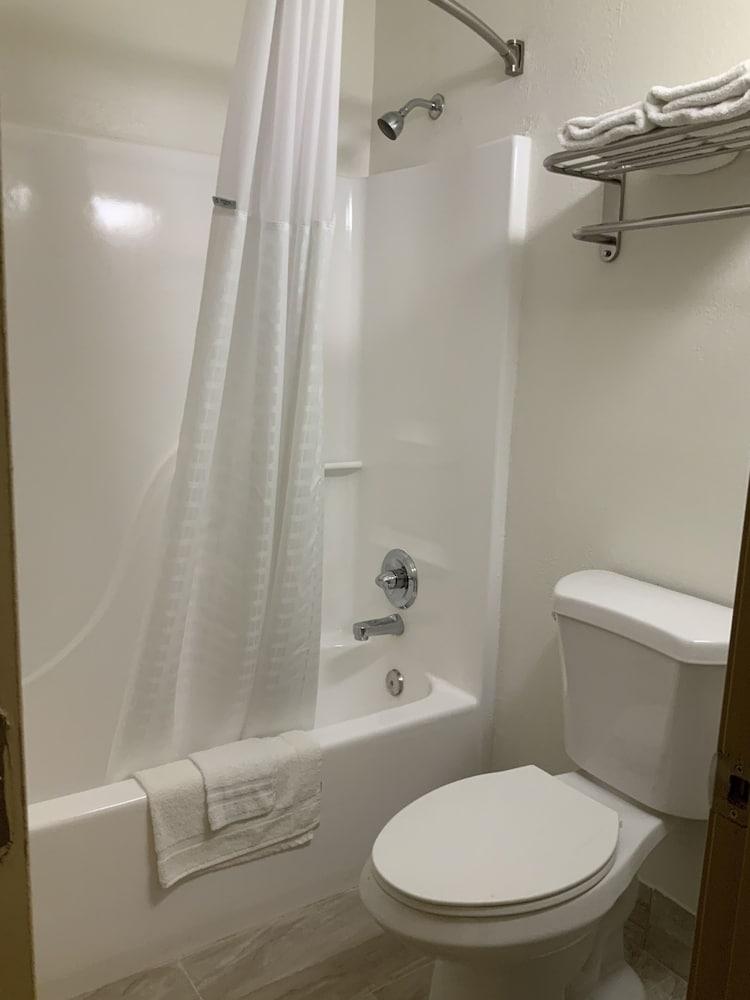 Days Inn by Wyndham Troy IL