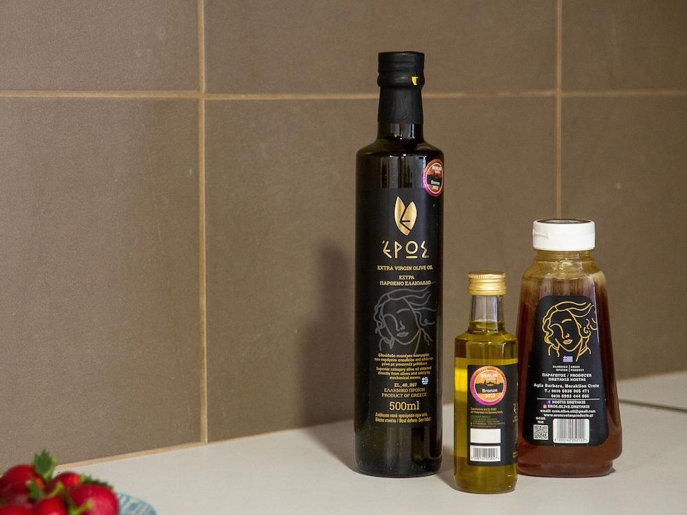 "sifakis Gorgeous Stone House"