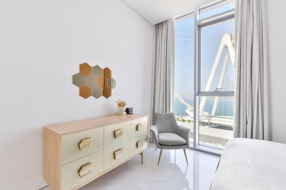 Spectacular 3BR plus 1 - DUBAI EYE view