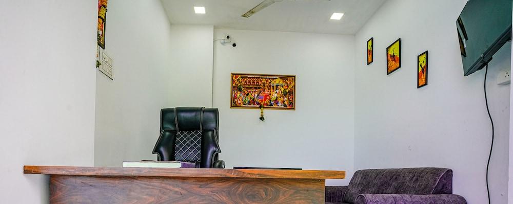 Fabhotel Crystal Inn