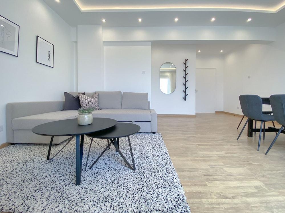 Phaedrus Living Downtown Flat 704