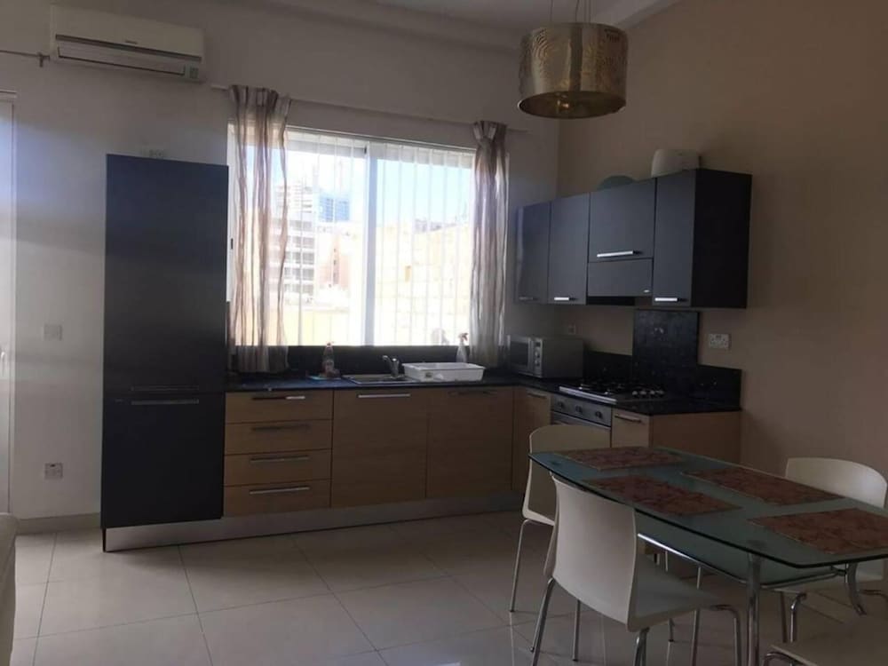 Remarkable 2-bed Apartment in St Julians