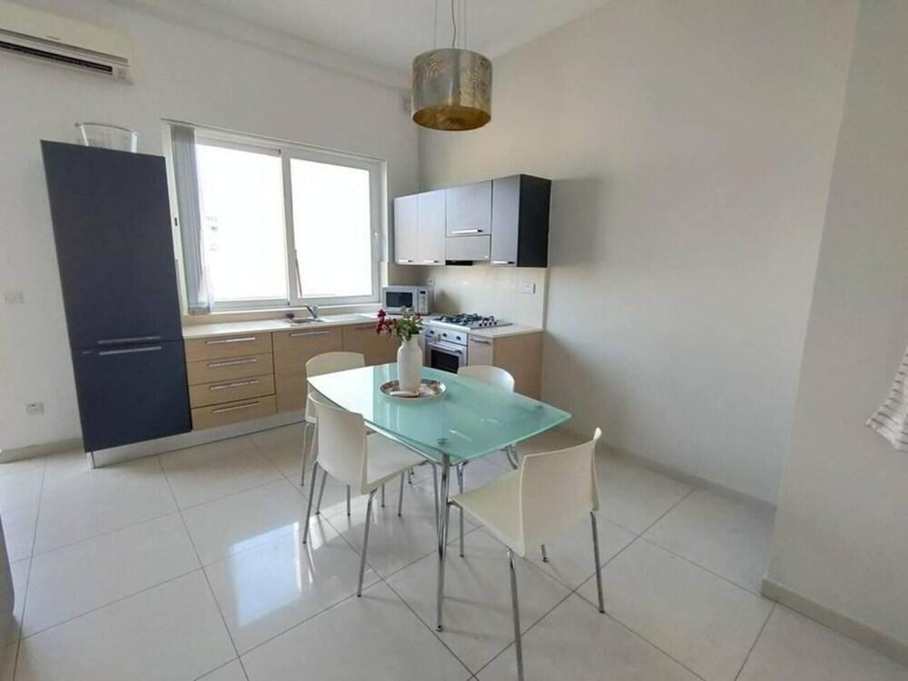 Remarkable 2-bed Apartment in St Julians