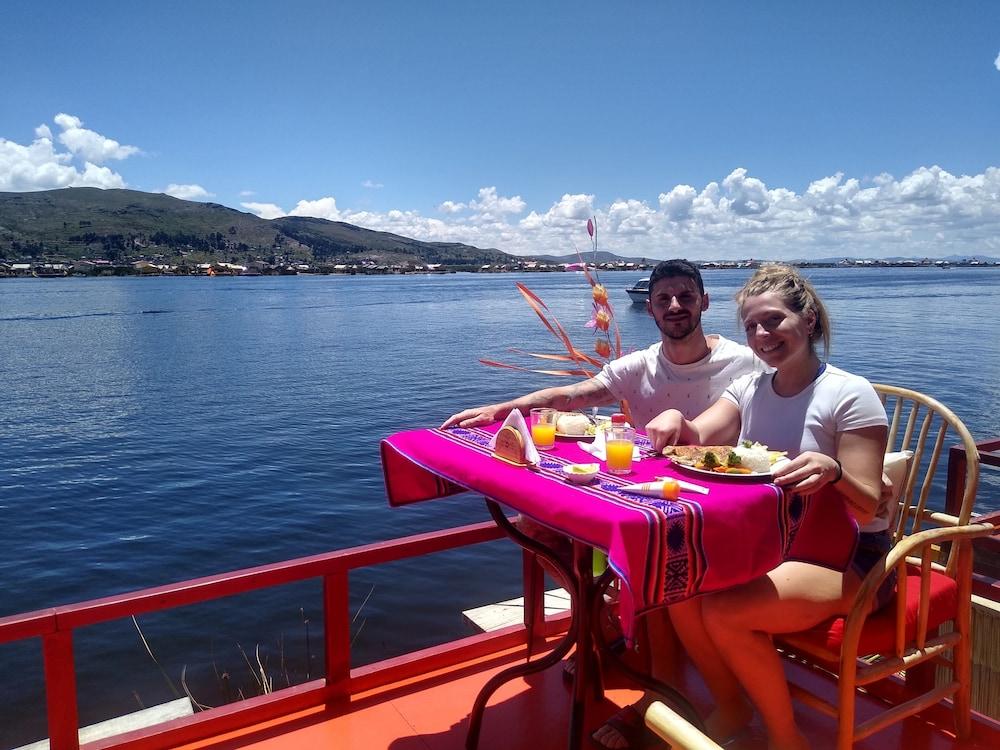 Uros TITIKAKA the Best lodge