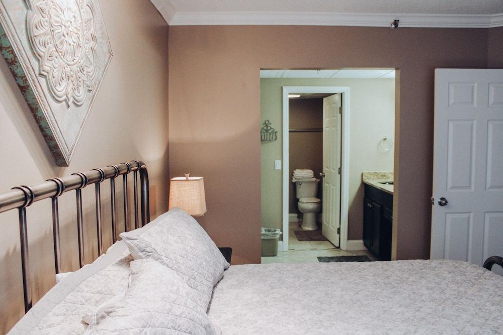 103 2-Bedroom 2 Condo by RedAwning