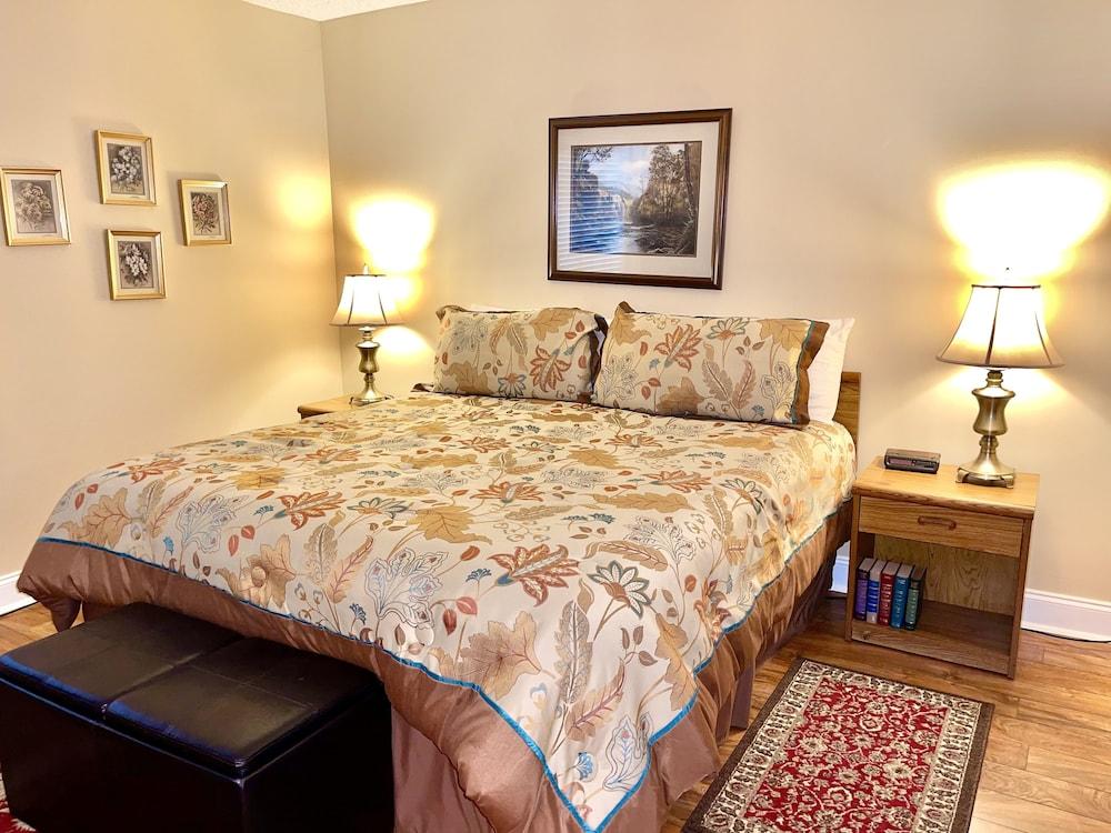 204 2-Bedroom 2 Home by RedAwning