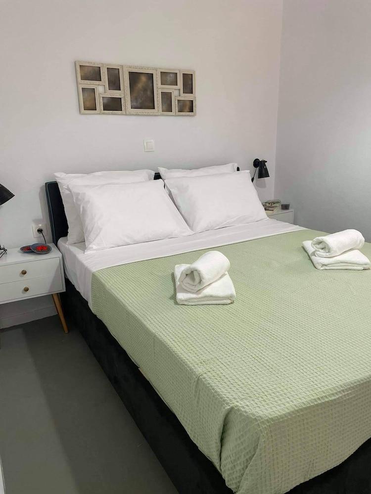 Sabbia Apartments 100m from Perissa Beach