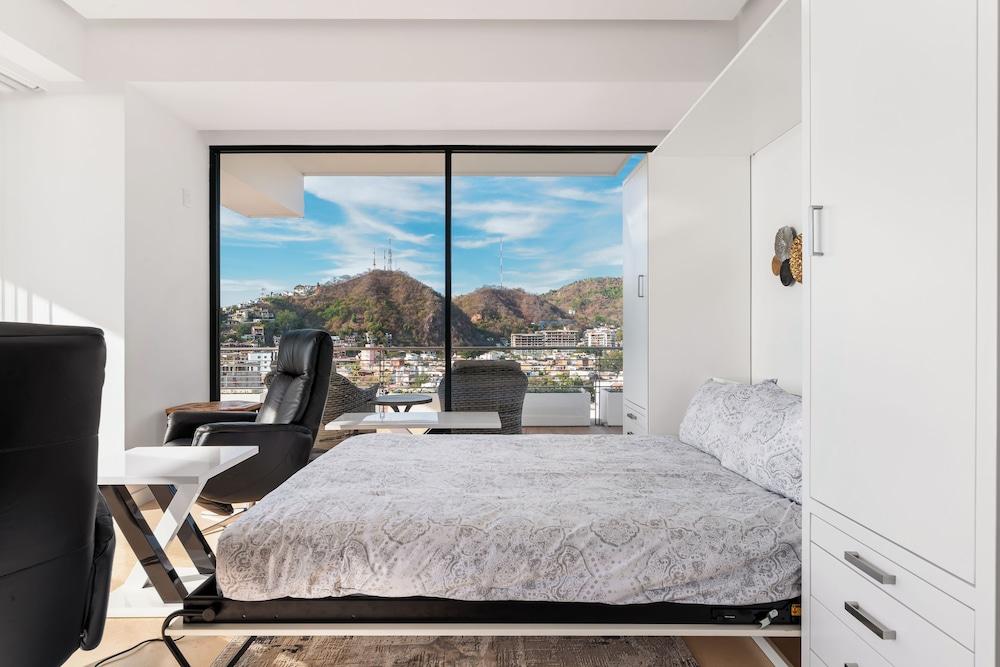 Maxwell Collection Romantic Zone