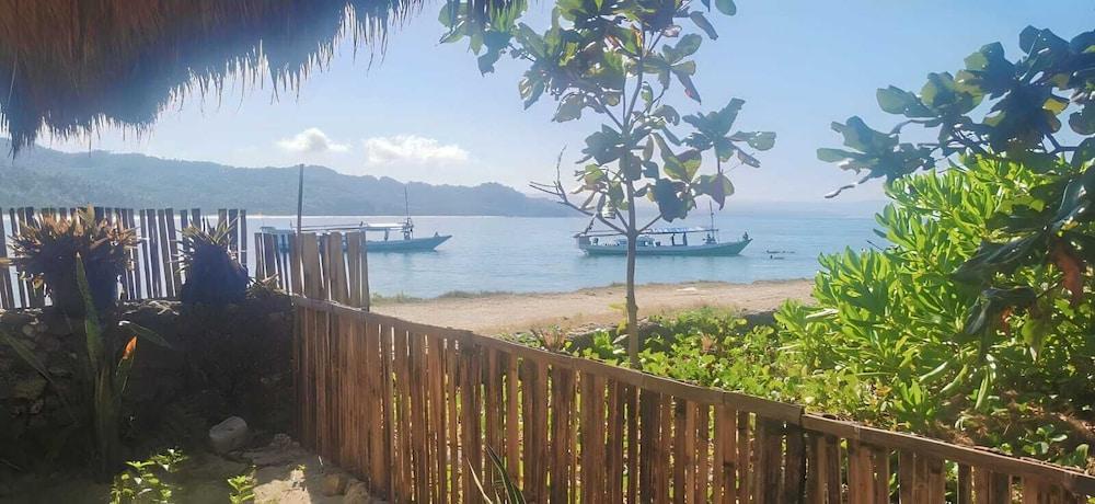 THE VILLAGE INN Rua Beach