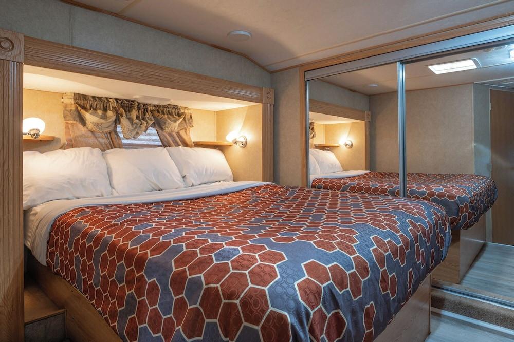 Far West RV Park and Cabins