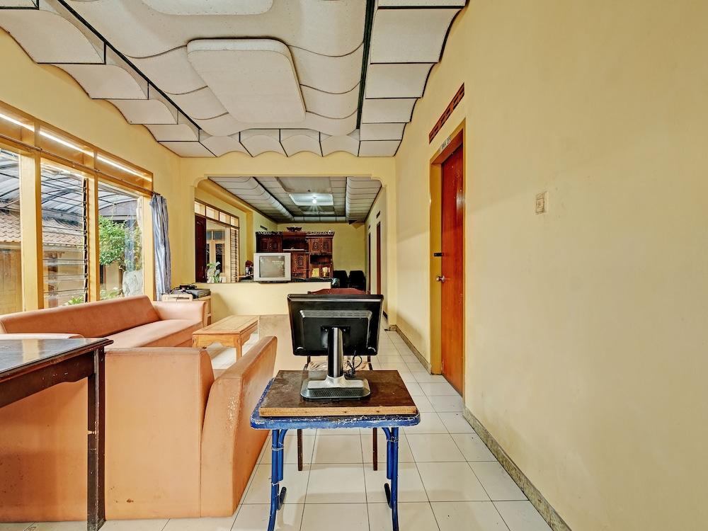 SPOT ON 92408 Hotel Renata 2