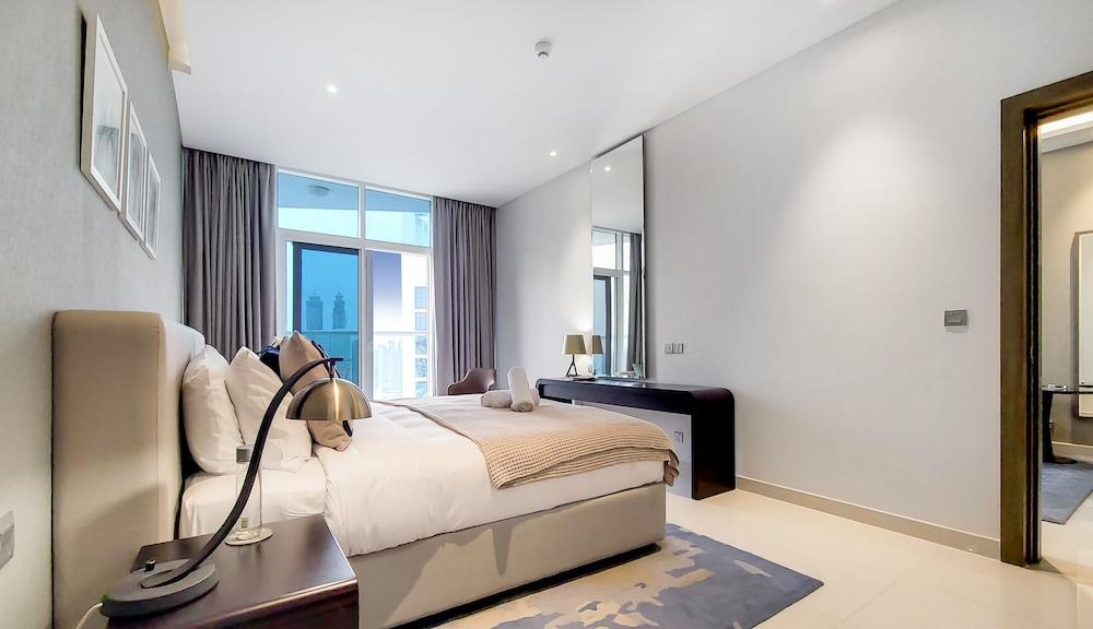 Manzil - 1BR in Business Bay w Burj & Canal Views