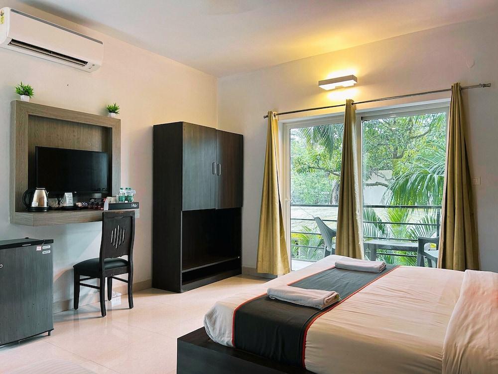 Bay Breeze Hotels & Resorts