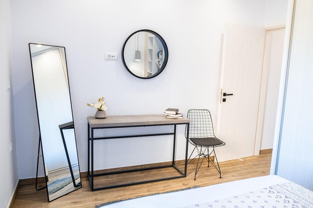 Pebble Garden Olive Branch-Magnolia