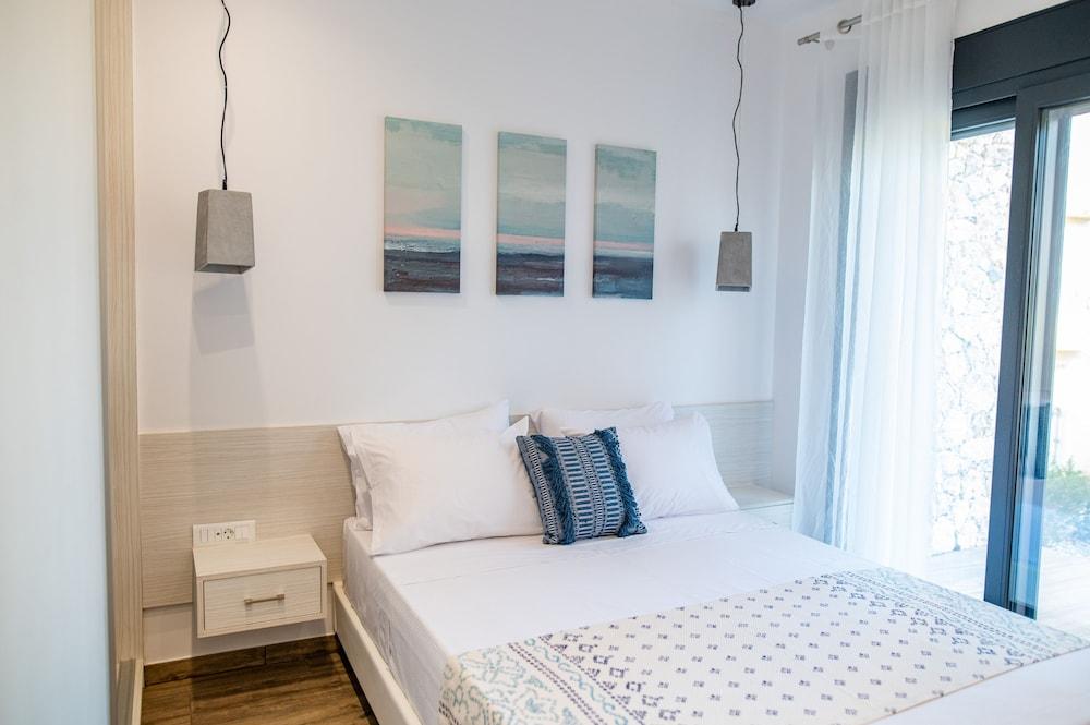 Pebble Garden Olive Branch-Magnolia