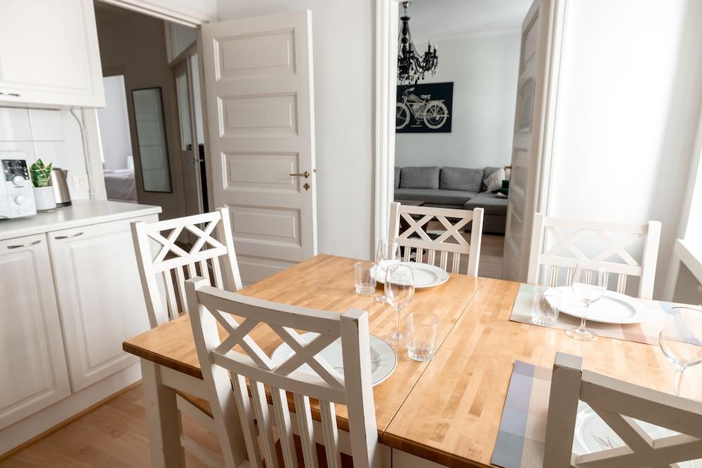 2ndhomes Bright 2BR Apartment