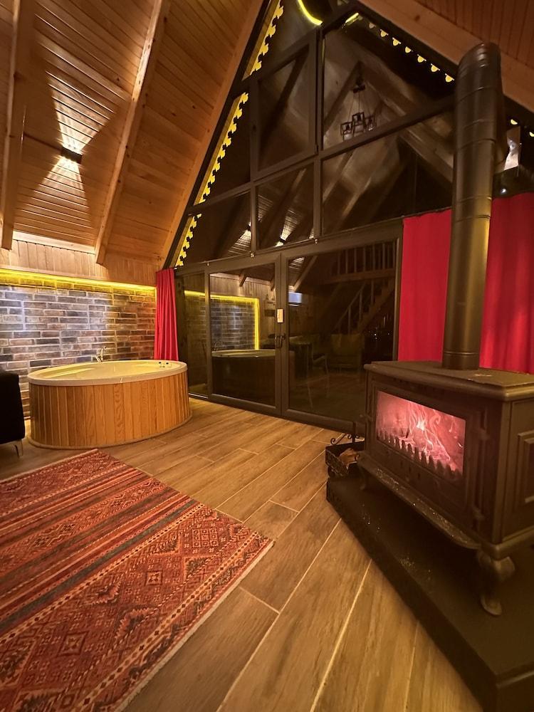 Aurora Suit Bungalov