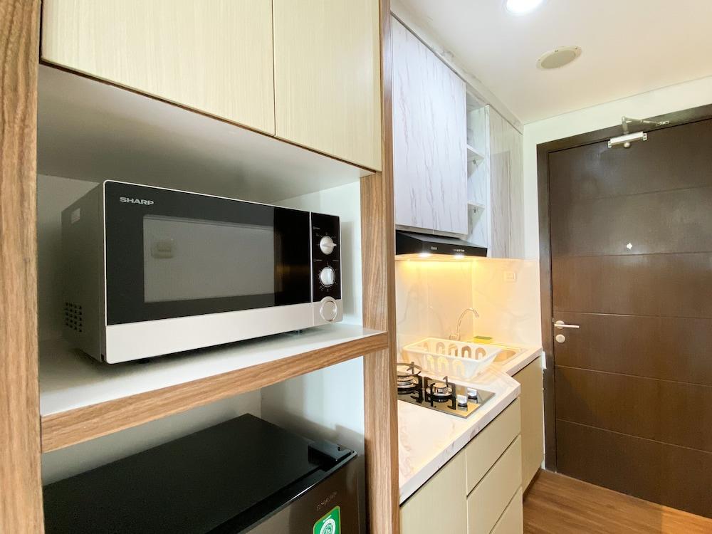 Homey And Comfortable Studio At Enviro Apartment