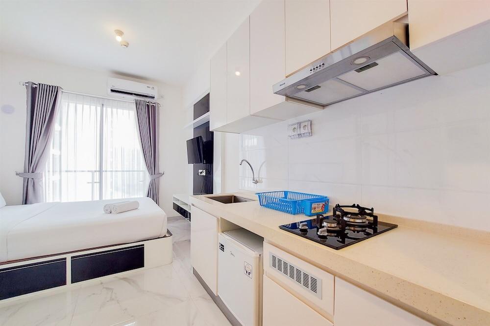 Fancy And Nice Studio At 20Th Floor Sky House Bsd Apartment