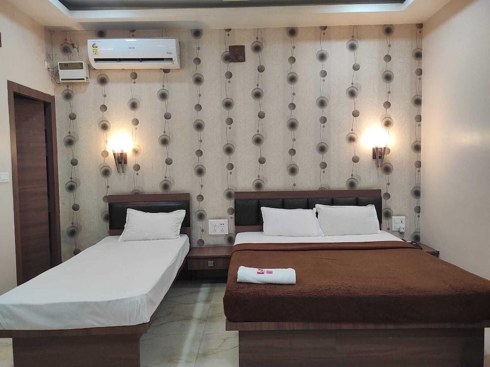 Hotel Holiday Palace