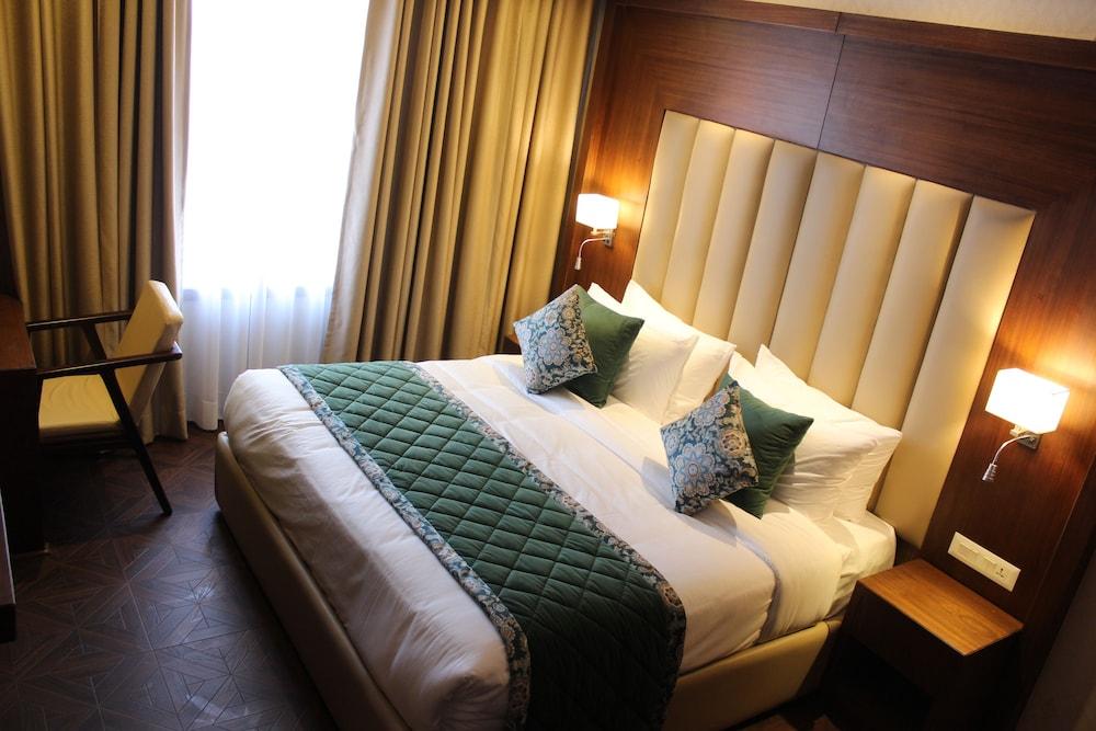 WelcomHeritage Grand Srinagar