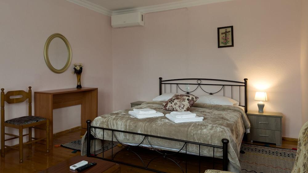 Fani's House Under Meteora