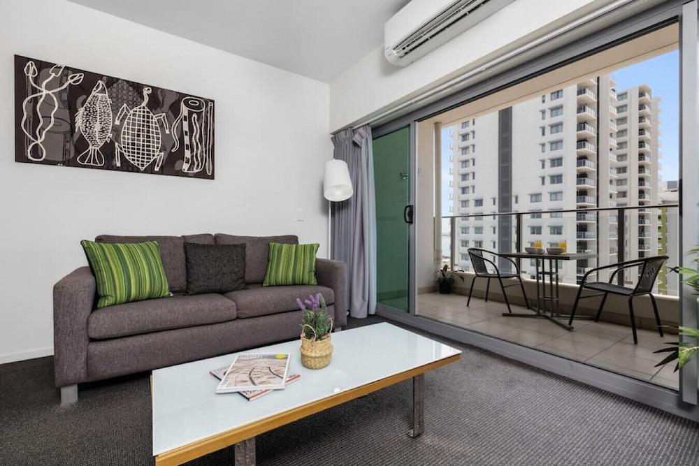 ZEN CITY & SEA - Executive 1BR Suite