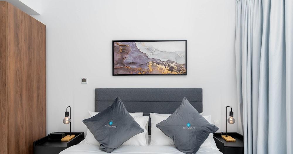 Executive 1 BR in Oasis - 2